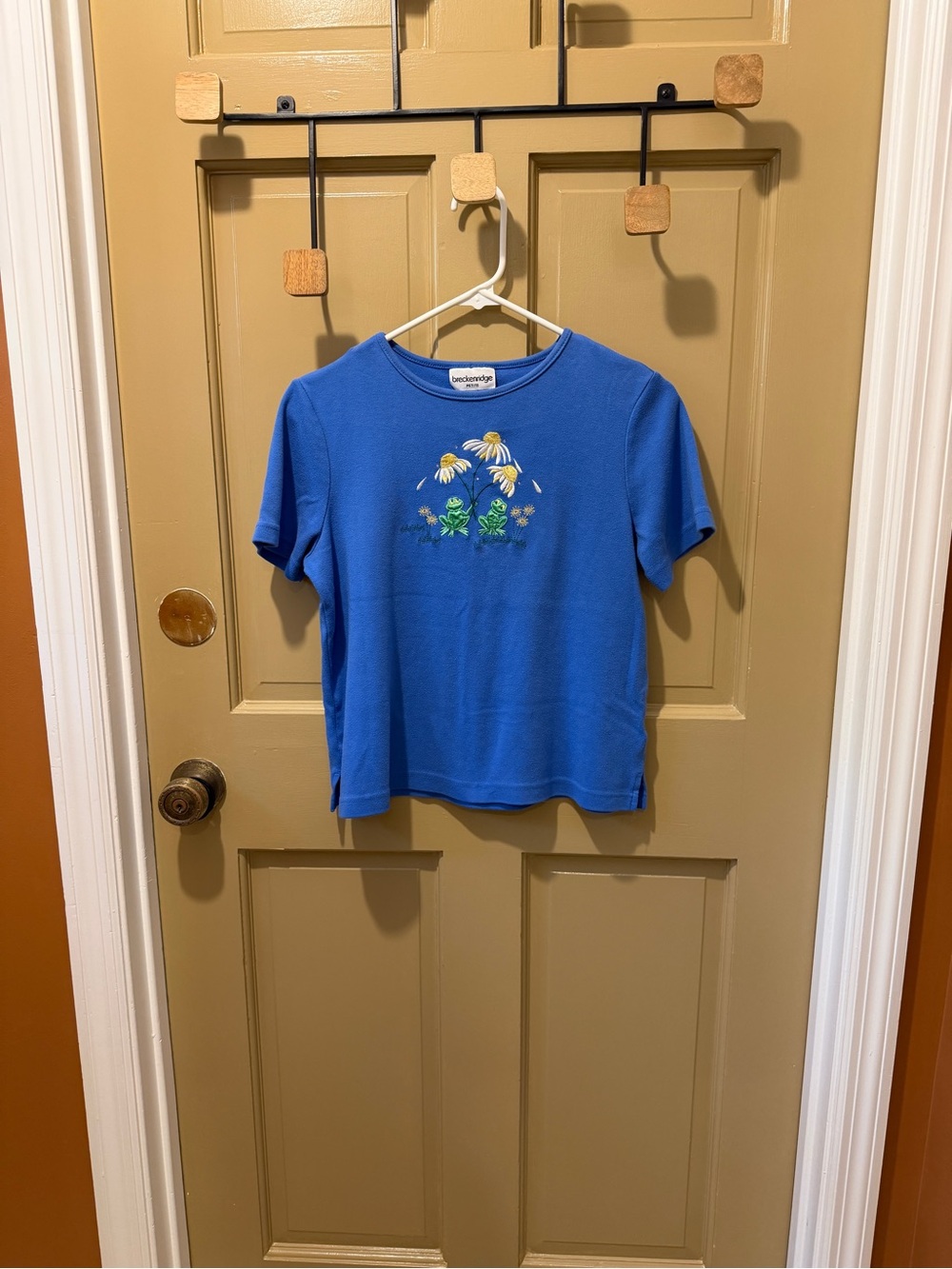 90s/y2k vintage adorable embroidered frog baby tee